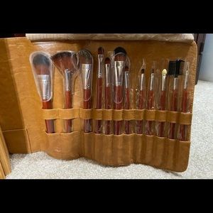 2 sets  left - New makeup brush set with case